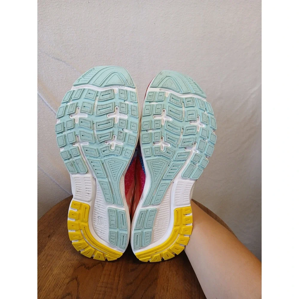 Brooks trace 3 womens 10.5 pride LGBTQ running shoes